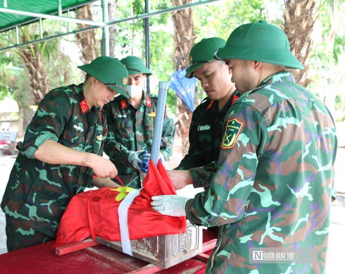 Dưới sự giám sát nghiêm ngặt của các cơ quan chuyên môn, công tác thu thập mẫu sinh phẩm được tiến hành từng bước một cách thận trọng, nhằm bảo mật tuyệt đối dữ liệu và đảm bảo cơ sở pháp lý vững chắc.