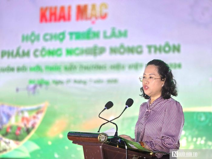Bà Đỗ Thị Minh Trâm, Phó cục trưởng Cục Đổi mới sáng tạo, Chuyển đổi xanh và Khuyến công, Bộ Công Thương, nhấn mạnh yêu cầu đổi mới bao bì, chất lượng, truy xuất nguồn gốc để hàng công nghiệp nông thôn đi xa hơn.