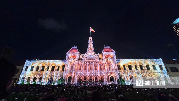 Chương trình quy tụ ba tác phẩm 3D Mapping đến từ các đơn vị trong nước và quốc tế gồm “Âm vang Đại Việt”, “Nửa thế kỷ tự hào - Nhịp đập Sài Gòn” và “Kỷ nguyên vươn mình”.