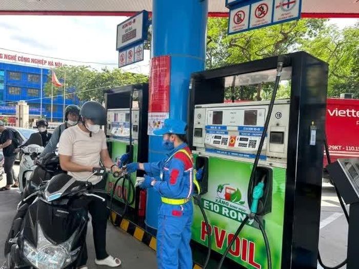 Giá xăng dầu tăng - giảm trái chiều từ 9h ngày 1/7/2026.