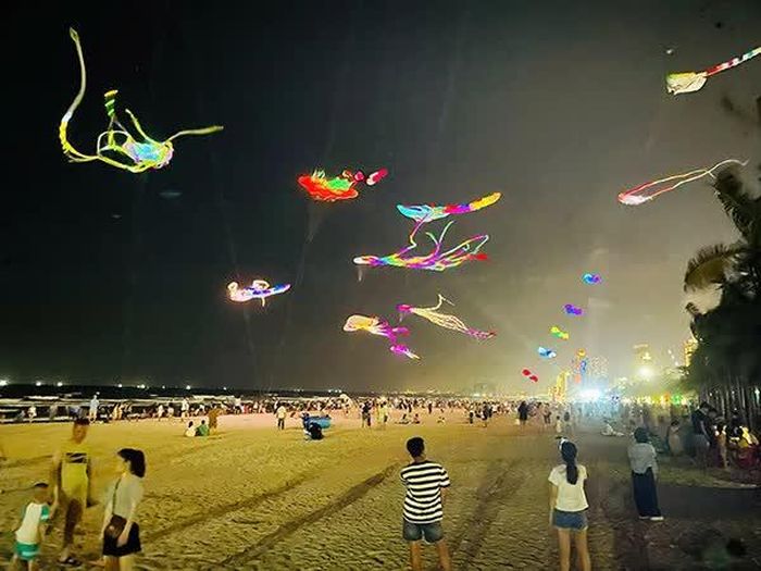 Người dân và du khách sẽ có dịp thưởng ngoạn “Đêm diều ánh sáng” tại Công viên Biển Đông trong khuôn khổ Lễ hội Tận hưởng Đà Nẵng 2026.