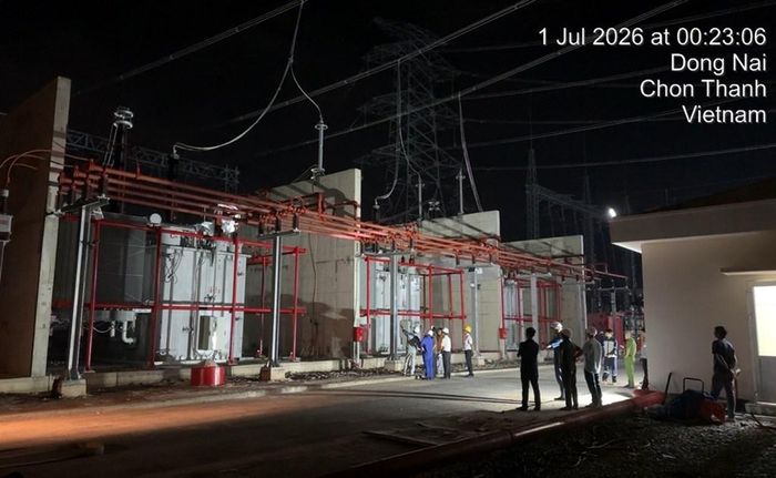 Lực lượng phòng cháy chữa cháy – Công an tỉnh Đồng Nai phối hợp trong quá trình đóng điện dự án. Ảnh: EVNNPT