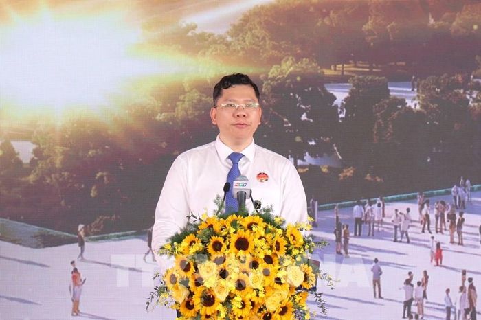 Phó Chủ tịch Ủy ban nhân dân Thành phố Hồ Chí Minh Hoàng Nguyên Dinh phát biểu tại lễ khởi công. Ảnh: Thanh Vũ – TTXVN