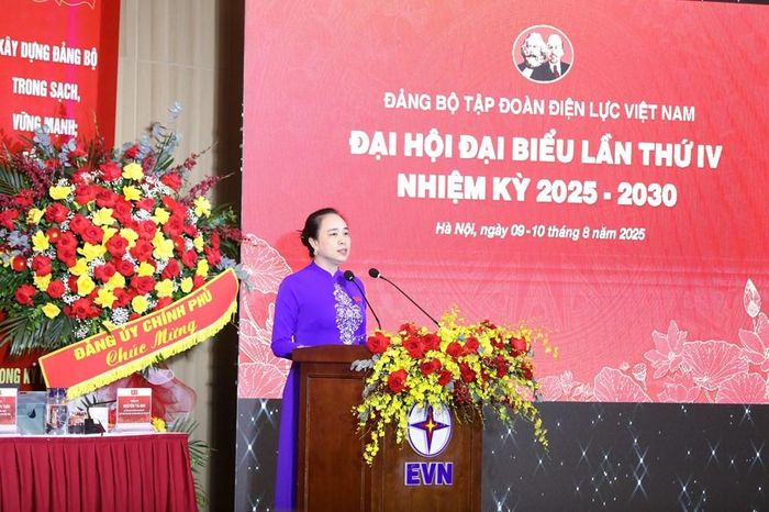 Bà Đỗ Nguyệt Ánh, Bí thư Đảng ủy, Chủ tịch Hội đồng thành viên Tổng công ty Điện lực miền Bắc phát biểu tại Đại hội Đại biểu Đảng bộ Tập đoàn Điện lực Việt Nam lần thứ IV, nhiệm kỳ 2025-2030. EVNNPC