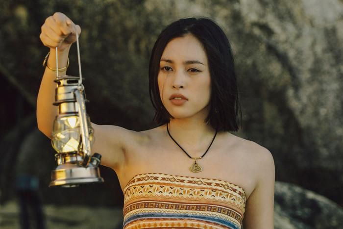 Hoa hậu Tiểu Vy với tạo hình nhân vật Kim trong phim Đảo Độc Đắc - Tử Mẫu Thiên Linh Cái.