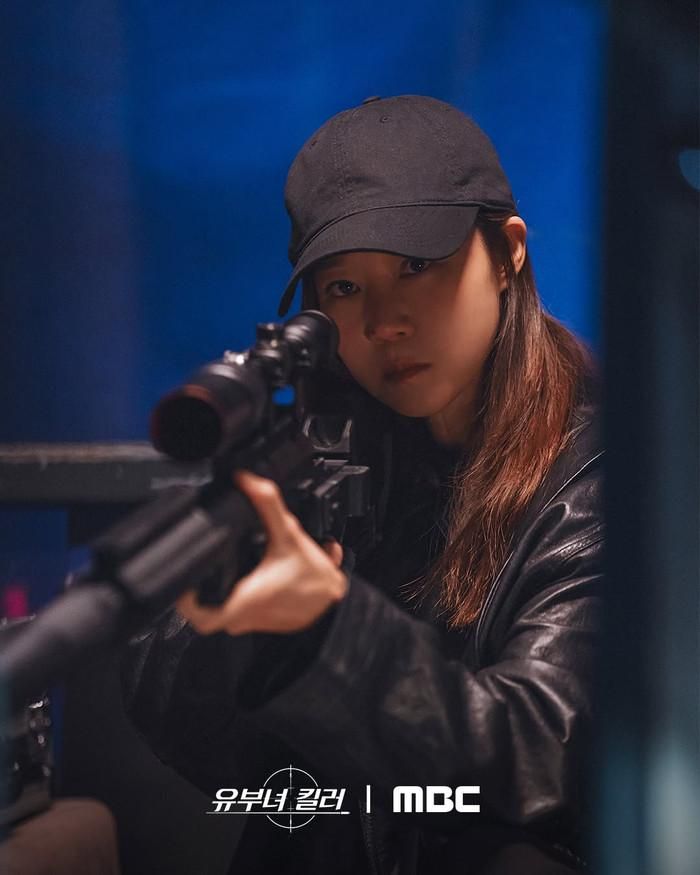 Khép lại tháng 7 là A Bona Fide Killer, bộ phim chuyển thể từ webtoon cùng tên với sự tham gia của Gong Hyo Jin. Nhân vật trung tâm là một người phụ nữ đã có gia đình, bên ngoài là người nội trợ bình thường nhưng thực chất là sát thủ chuyên nhận nhiệm vụ trừng trị những kẻ ác ngoài vòng pháp luật. Sự đối lập giữa cuộc sống đời thường và thân phận bí mật hứa hẹn tạo nên nhiều tình huống vừa kịch tính vừa mang màu sắc hài đen.