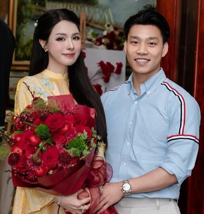 Vợ chồng Văn Thanh - Bích Hạnh trong lễ dạm ngõ.Ảnh: FBNV