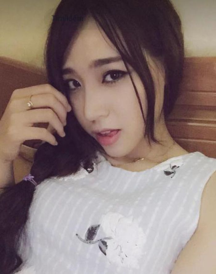 Nhan sắc xinh đẹp trước khi thẩm mỹ của bà xã Văn Thanh.Ảnh: FBNV
