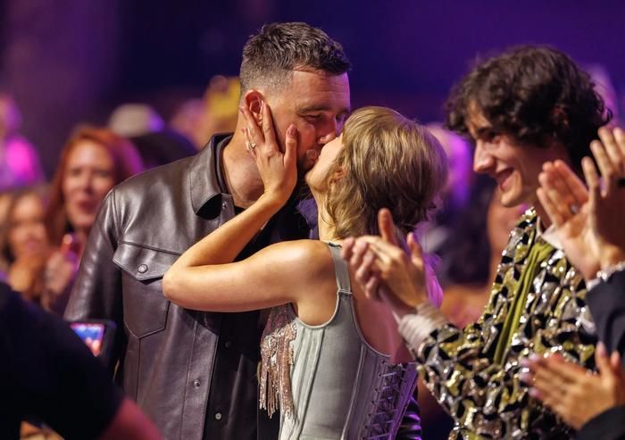 Taylor Swift và Travis Kelce sẽ chính thức tổ chức lễ cưới vào ngày 3/7/2026.