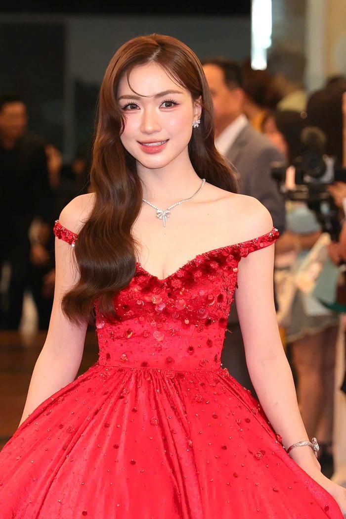 Ca sĩ Hòa Minzy quê ở Bắc Ninh.