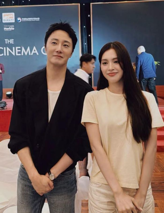 Màn tái ngộ tại Đà Nẵng của Hoa Hậu Tiểu Vy và Jung Il Woo. Ảnh: FBNV