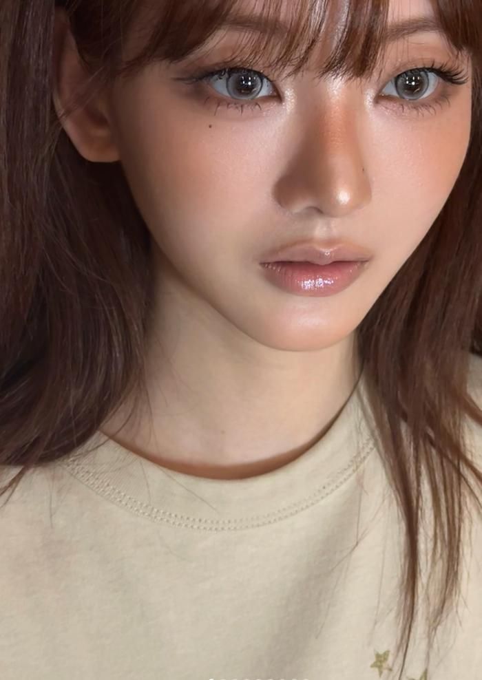  Jo Yi Hyun khoe vẻ đẹp tựa búp bê sống khiến nhiều người không khỏi ngỡ ngàng.