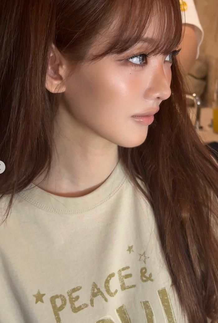 Jo Yi Hyun khiến người hâm mộ bất ngờ khi xuất hiện với phong cách trang điểm hoàn toàn khác biệt so với hình ảnh trước đây.