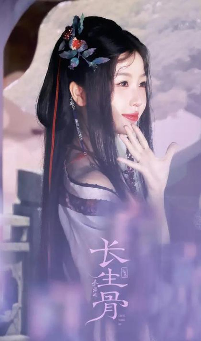  Nụ cười tỏa nắng cùng sự thân thiện của người đẹp họ Ngu nhận được tình cảm lớn từ công chúng có mặt tại trường quay. Ảnh: Sohu