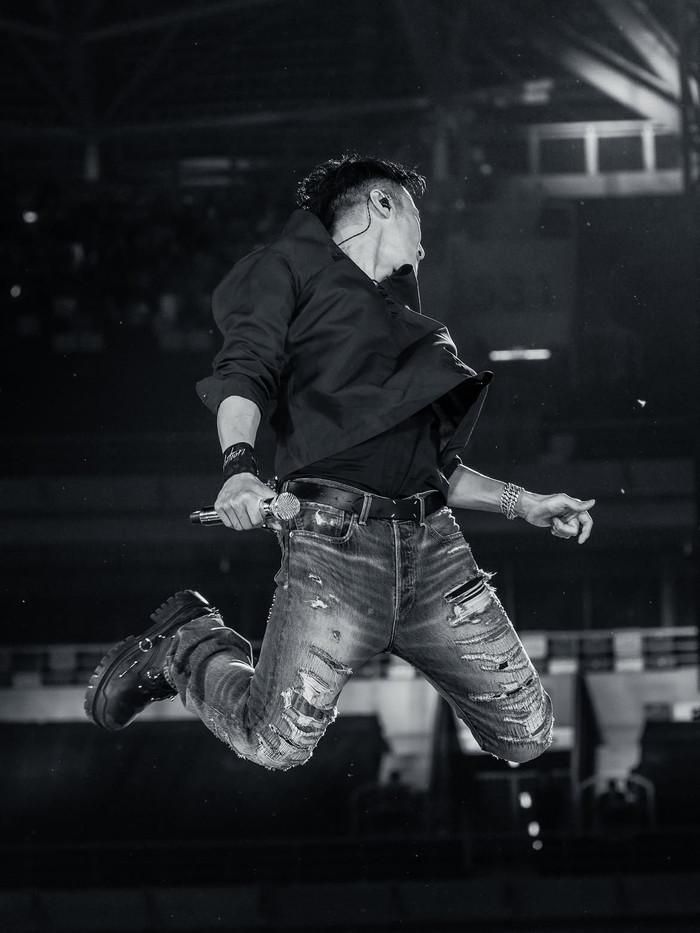 Tạ Đình Phong trên sân khấu Evolution Nic Live (Ảnh: IG Nicholas Tse) 