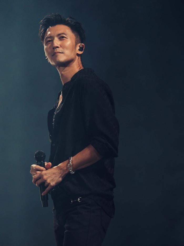 Tạ Đình Phong trên sân khấu Evolution Nic Live (Ảnh: IG Nicholas Tse) 