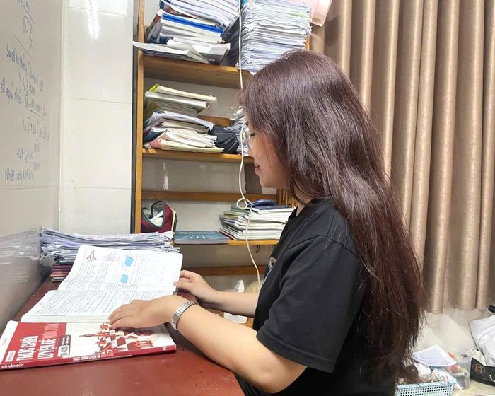 Trần Hà Yên duy trì thói quen tự học, chủ động khai thác các nền tảng học trực tuyến và ứng dụng trí tuệ nhân tạo.