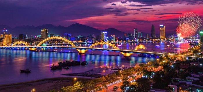 Vào mùa du lịch, lễ Tết sẽ có rất đông khách tới Đà Nẵng