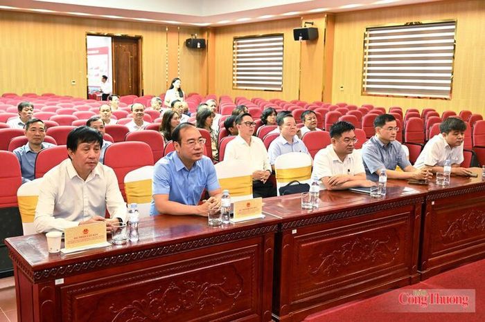 Các đại biểu tham dự hội nghị tại điểm cầu trực tuyến của Bộ Công Thương. Ảnh: Cấn Dũng