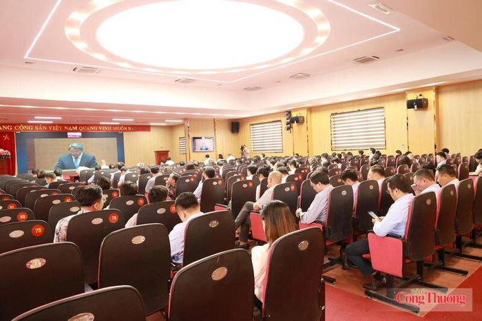 Hội nghị thu hút sự quan tâm của cán bộ, đảng viên, công chức, viên chức và người lao động ngành Công Thương. Ảnh: Việt Khoa