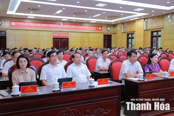 Các đồng chí Ủy viên Ban Thường vụ Tỉnh ủy và đại biểu dự hội nghị tại điểm cầu Tỉnh ủy Thanh Hóa.