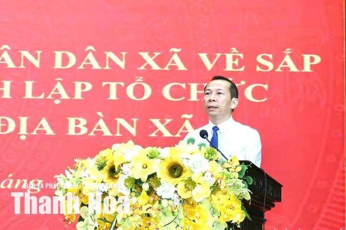 Bí thư Đảng ủy, Chủ tịch HĐND xã Nông Cống Võ Mạnh Sơn phát biểu chúc mừng và giao nhiệm vụ.