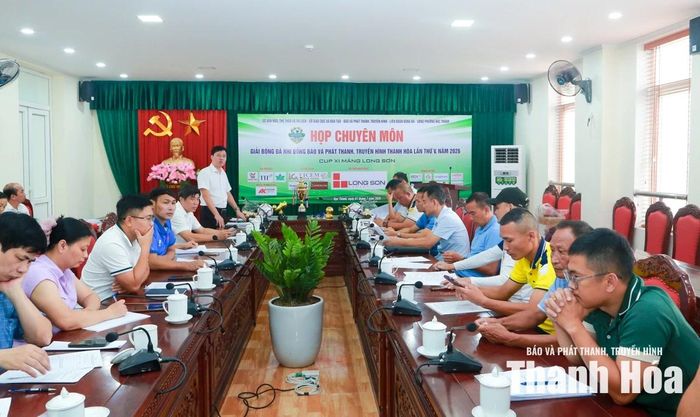 Phó Giám đốc Sở Văn hóa, Thể thao và Du lịch Nguyễn Duy Tự phát biểu tại lễ bốc thăm.