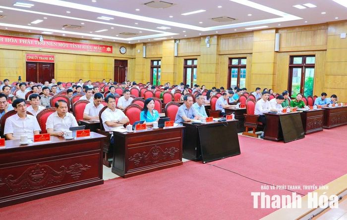 Các đồng chí lãnh đạo tỉnh và đại biểu dự hội nghị tại điểm cầu Tỉnh ủy Thanh Hóa.