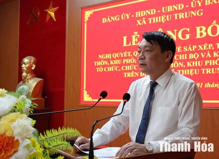 Lãnh đạo xã Thiệu Trung phát biểu giao nhiệm vụ mới.