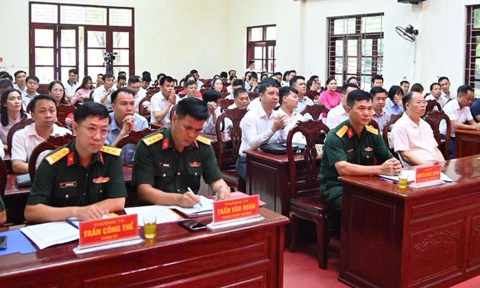 Các đại biểu dự lễ bế giảng.