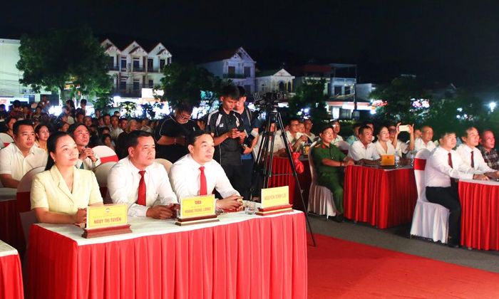 Các đại biểu dự hội nghị công bố.