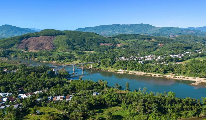 Xã Hiệp Đức đang trên hành trình xây dựng một miền quê xanh - yên bình và nghĩa tình. Ảnh: VĂN LUẬN