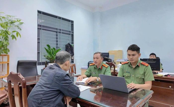 Phòng An ninh chính trị nội bộ làm việc, xử lý các đối tượng thông tin sai sự thật trên mạng xã hội. Ảnh minh họa: P.GIANG
