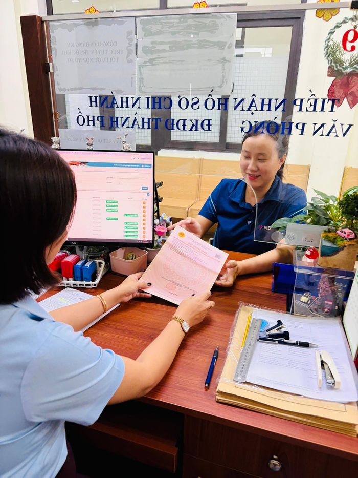 Cải cách thủ tục hành chính trong lĩnh vực đất đai tạo thuận lợi cho người dân. Ảnh: KHÁNH HUYỀN
