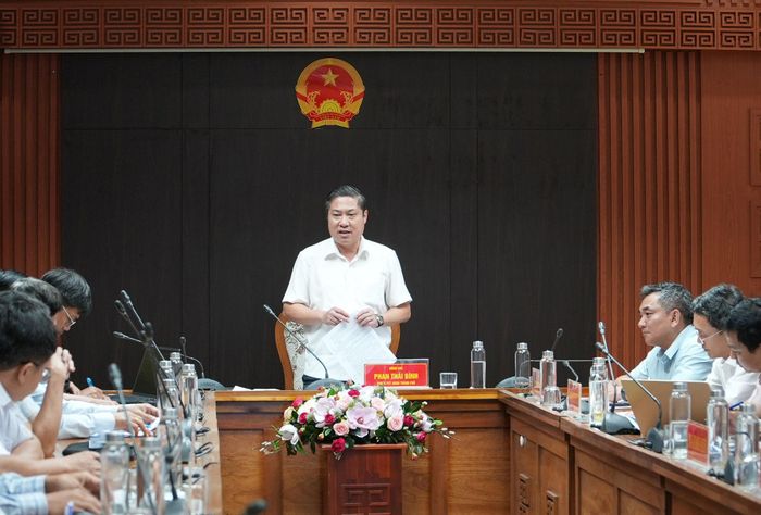 Phó Chủ tịch UBND thành phố Phan Thái Bình phát biểu tại buổi làm việc. Ảnh: HỒ QUÂN