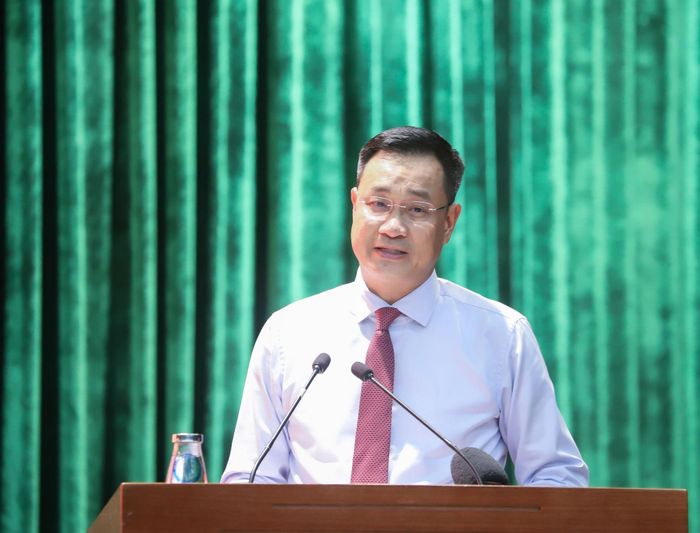 Bí thư Thành ủy Lê Ngọc Quang phát biểu giao nhiệm vụ cho các đồng chí được điều động, bổ nhiệm vị trí công tác mới. Ảnh: NGỌC PHÚ