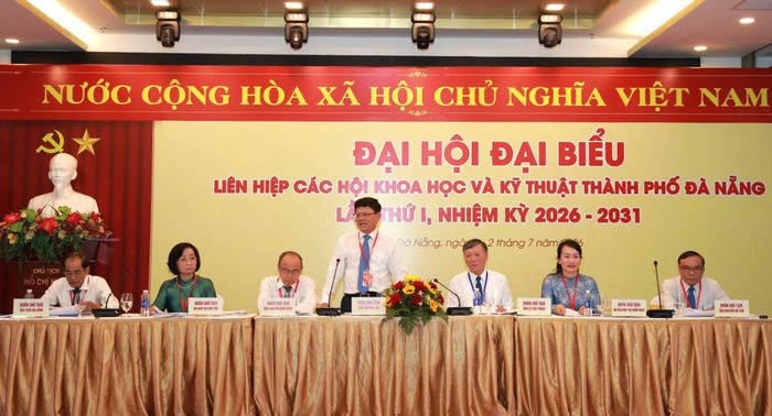 Đoàn Chủ tịch điều hành phiên thứ nhất đại hội. Ảnh: ĐẮC MẠNH