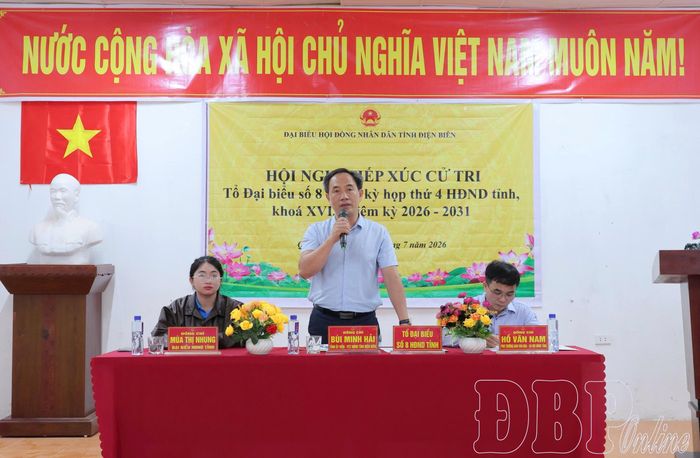 Phó Chủ tịch HĐND tỉnh Bùi Minh Hải phát biểu tại buổi tiếp xúc cử tri.
