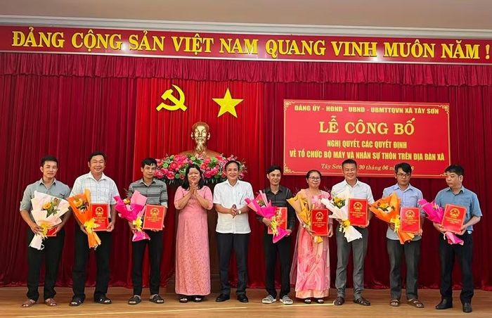 Sau sắp xếp, xã Tây Sơn giảm từ 20 xuống còn 10 thôn. Ảnh: Đinh Ngọc 