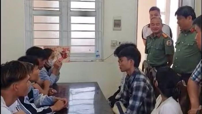 Các trường hợp được Công an tỉnh hỗ trợ hồi hương. Ảnh: T.T
