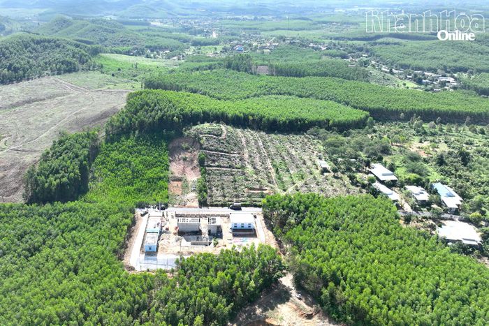 Nhà máy xử lý nước tại xã Trung Khánh Vĩnh đang dần hoàn thiện.