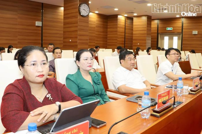 Các đại biểu tham dự hội nghị tại điểm cầu Tỉnh ủy Khánh Hòa.