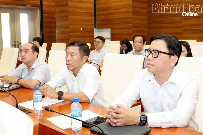 Các đại biểu tham dự hội nghị tại điểm cầu Tỉnh ủy Khánh Hòa.