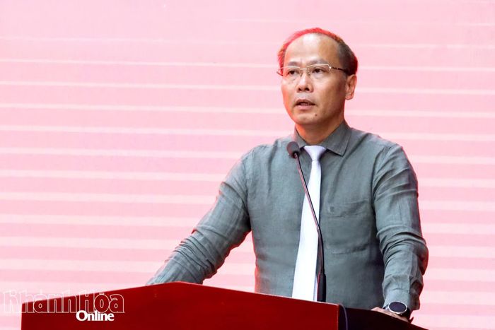 Đồng chí Nguyễn Khắc Hà phát biểu giao nhiệm vụ tại hội nghị.