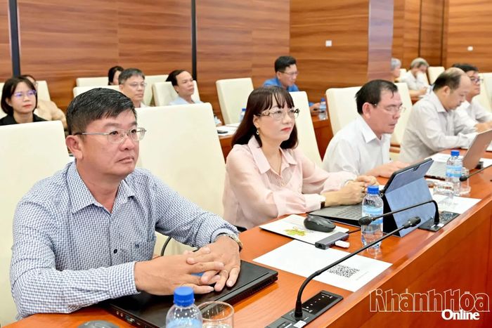 Các đại biểu tham dự hội nghị tại điểm cầu Tỉnh ủy Khánh Hòa.