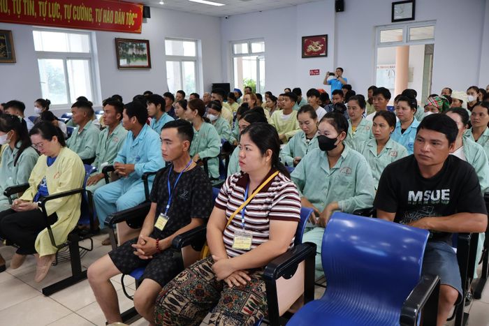 Hội nghị thu hút đông đảo bênh nhân, người nhà bệnh nhân tham dự.
