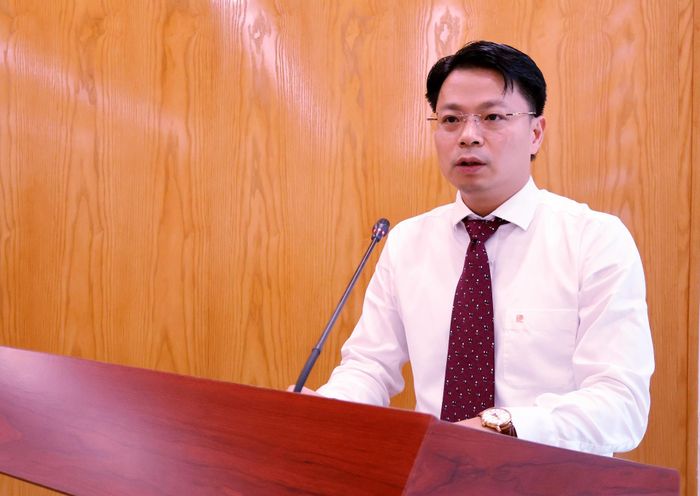 Đồng chí Hoàng Minh Hải - tân Chánh Văn phòng UBND tỉnh phát biểu nhận nhiệm vụ.
