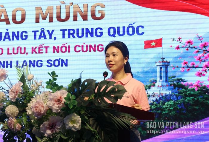 Thành viên Hội Doanh nhân nữ Quảng Tây, Trung Quốc nêu ý kiến tại chương trình