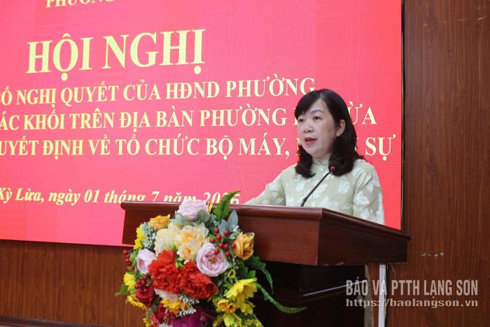 Lãnh đạo Ban Xây dựng Đảng, Đảng ủy phường Kỳ Lừa công bố các quyết định kết thúc hoạt động, thành lập chi bộ; kiện toàn nhân sự chi bộ khối sau sắp xếp, sáp nhập