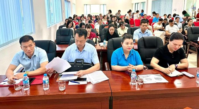 Các đại biểu tham dự hội nghị.